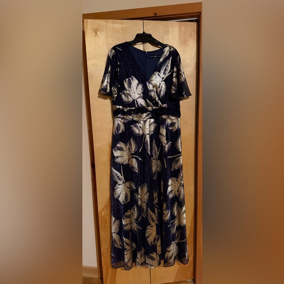 Betsy & Adam Dresses & Skirts - Women’s formal long dress. Betsy & Adams from Belk